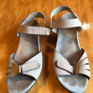 Used Rockport Tan sandals size 10M